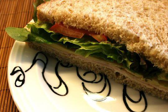 Сандвич с гауда и зелена салата