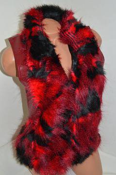 Елек в комбинация еко – кожа и дълъг косъм в червено и черно