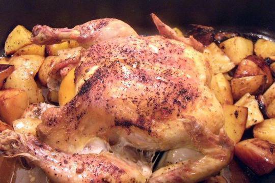 Печено пиле с розмарин и картофи