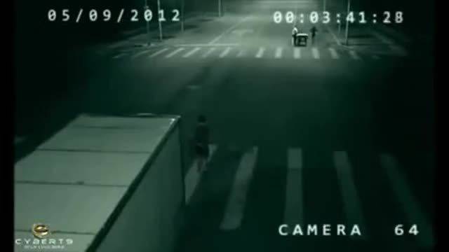 Ангел спасява човек от смъртта.