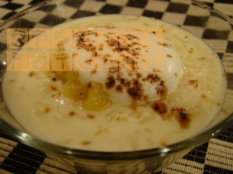 Мляко с ориз, пюре от ябълки и белтъчен сняг