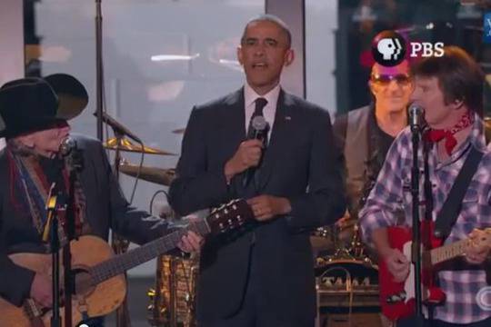 Обама пее с Уили Нелсън