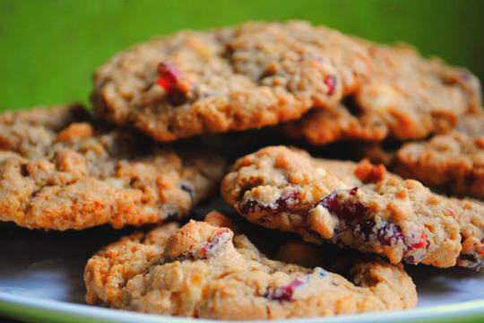 Бисквитки с овесени ядки и годжи бери