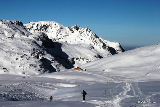 Зимен преход през хижа Иван Вазов до връх Мальовица