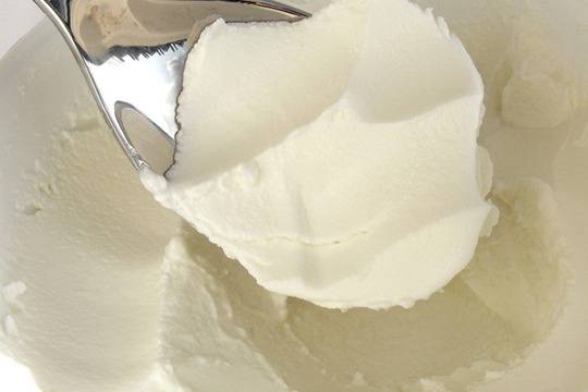 Кисело мляко, яйца и какао за обем в косата