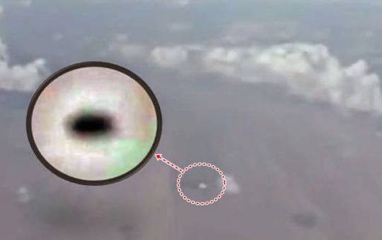 Иран наблюдаван от НЛО, засне го пътник от самолет (Видео)