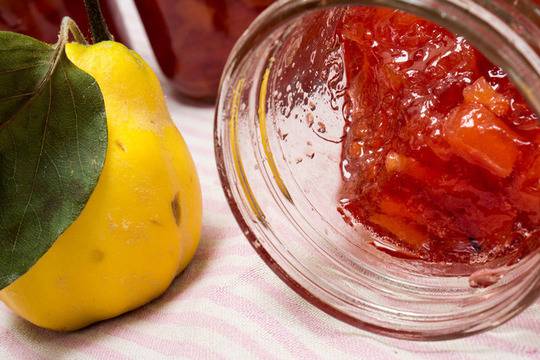 Сладко от дюли с канела