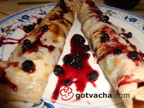 Палачинки със сладко от боровинки