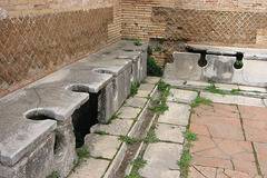 В древността тоалетната била обществено място