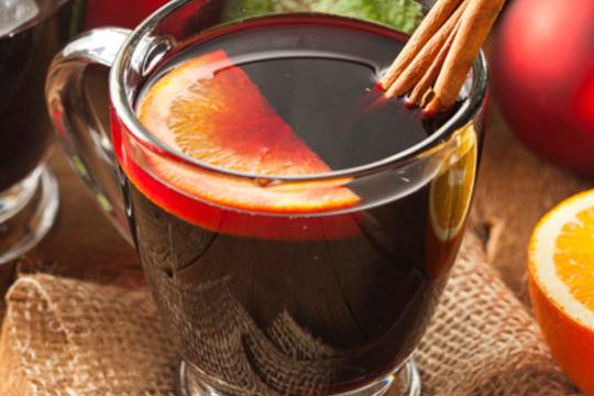 Греяно вино с канела и портокал