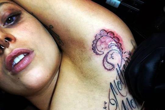 Лейди Гага показа най-новия си татус