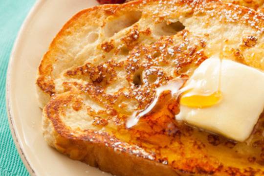 Пържени филийки с мед и масло