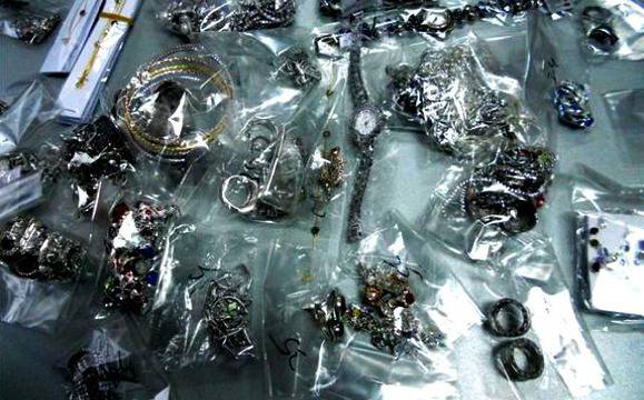 Митничари спипаха контрабандни бижута на „Капитан Андреево“