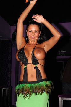 Кандидат-миската ни Анита Майзер е и певица (видео)