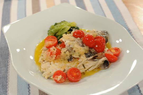 Ципура с бял лук и бланширана маруля