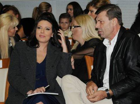 Мистериозна брюнетка превзе сърцето на Сашо Майонезата!