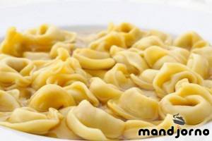 Домашни тортелини с кайма