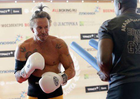 Мики Рурк свали 15 кг заради боксов мач