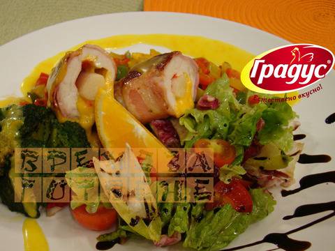 Пиле с чедър и рулца от раци