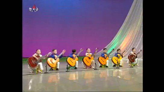 Невероятно Видео – Деца Северна Корея Свирят на Китара!!!