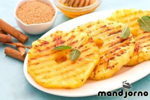 Печен ананас с мед и канела