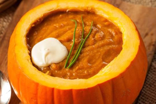 Крем супа от тиква с червен лук