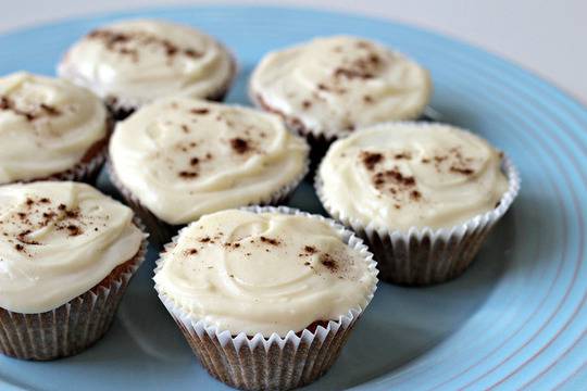 Какаови мъфини с меден крем