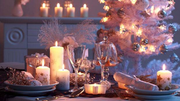 Коледна декорация със свещи