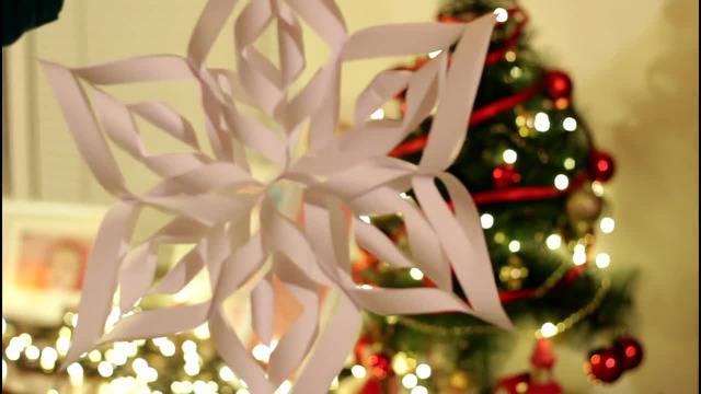 Зимна украса: Триизмерна снежинка