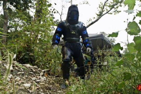 Учен накара анаконда да го глътне