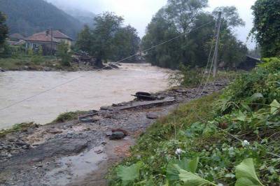 Изпускат язовир „Копринка“ със 120 куб. метра в секунда