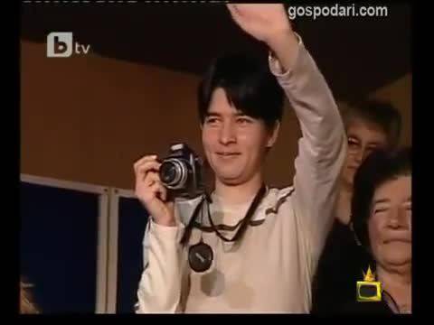 Това момченце ще ни спука от смях!