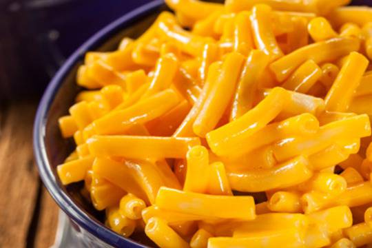 Макарони с масло и сирене чедър