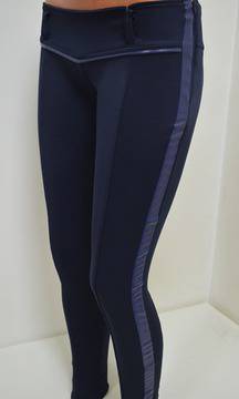 Тъмно син клин панталон с кожа отстрани