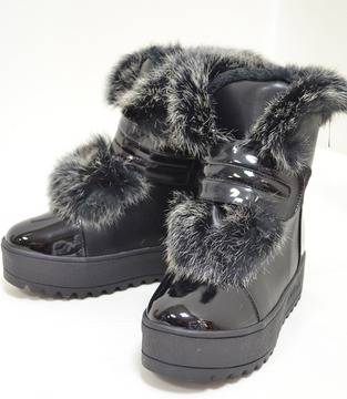 Боти кожа и лак с пухче с бели връхчета