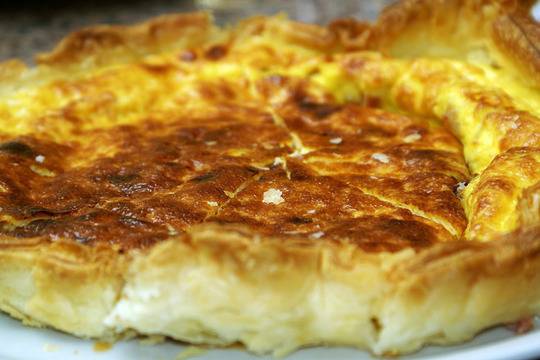 Наложена баница с готови кори