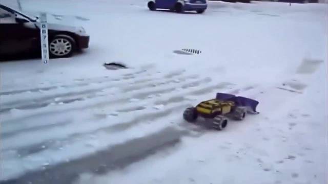 Детски снегорин в действие