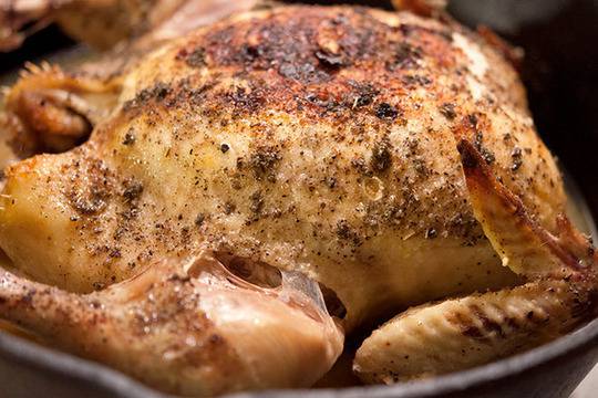 Печено пиле с чубрица и морска сол