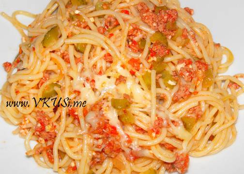 Спагети с вкусен сос