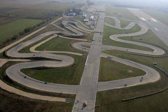 Няма пречки летище Долна Митрополия да се използва за граждански цели