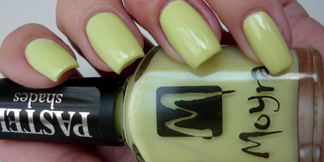 ВАРНА: Маникюр с лак Moyra на ТОП цена в Beauty studio Helenna Face!