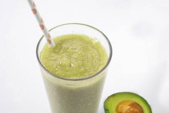 Смути от манго с авокадо здравословно