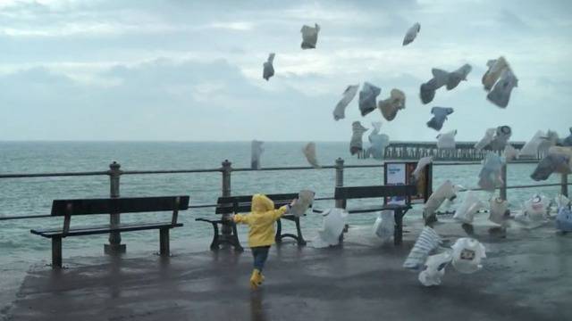 „Полетът на фланелките“ – нова, странна и уникална реклама на IKEA