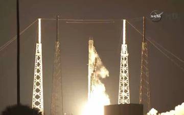 Ракета Фолкън 9 с кораб Драгън излетя успешно!