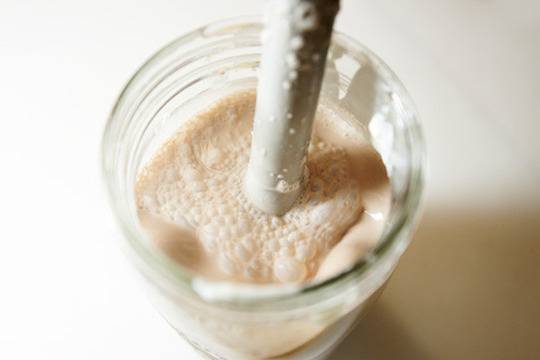 Мляко с какао и кокосово масло