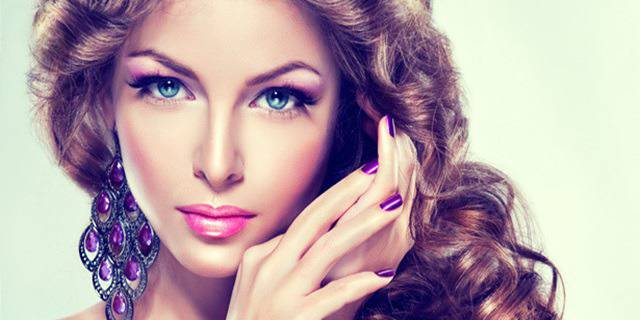 ВАРНА: Измиване, ампула, Прическа по избор – Прав сешоар, букли или дифузер в салон за красота Нели на топ цена!