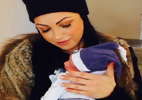 Ексклузивно! Емануела показа малкия Димитър Динев! Вижте СНИМКИ и ВИДЕО!