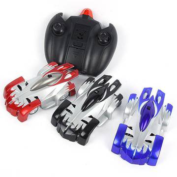 Количка катереща се по стени