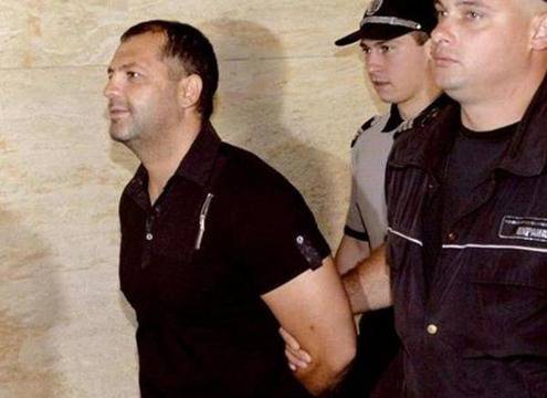 Лидерът на „777“ се измъква по делото за проституция