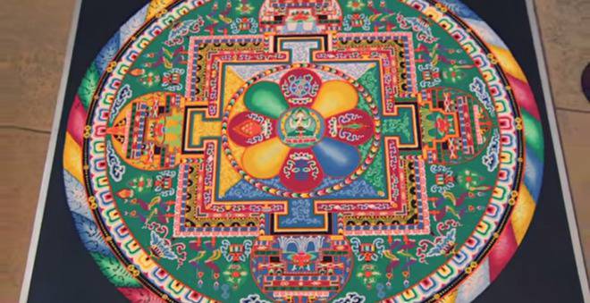 Вижте как будистки монаси създават и след това унищожават невероятно изкуство